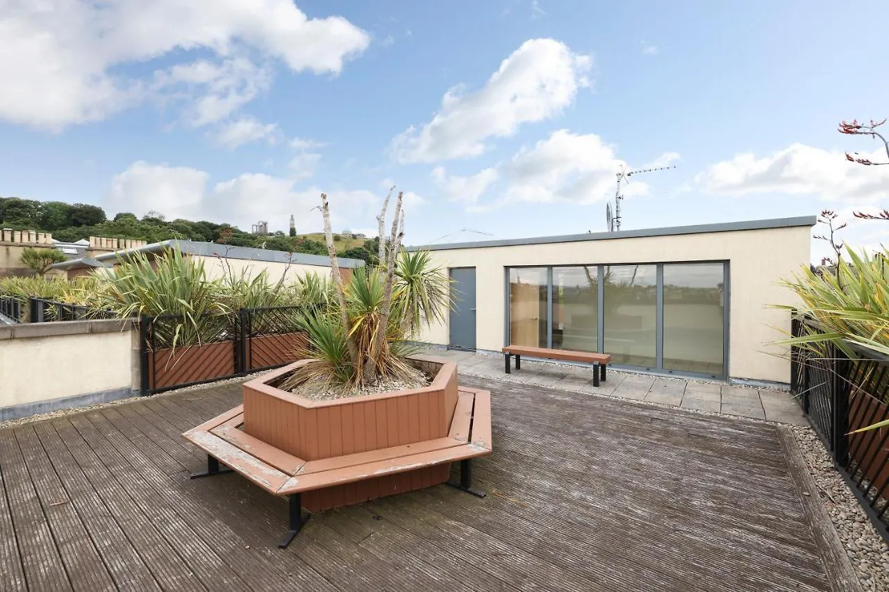 Apartment Joivy Spacious 2 Bed,2 Bath Flat, Free Parking And Rooftop Terrace Edinburgh