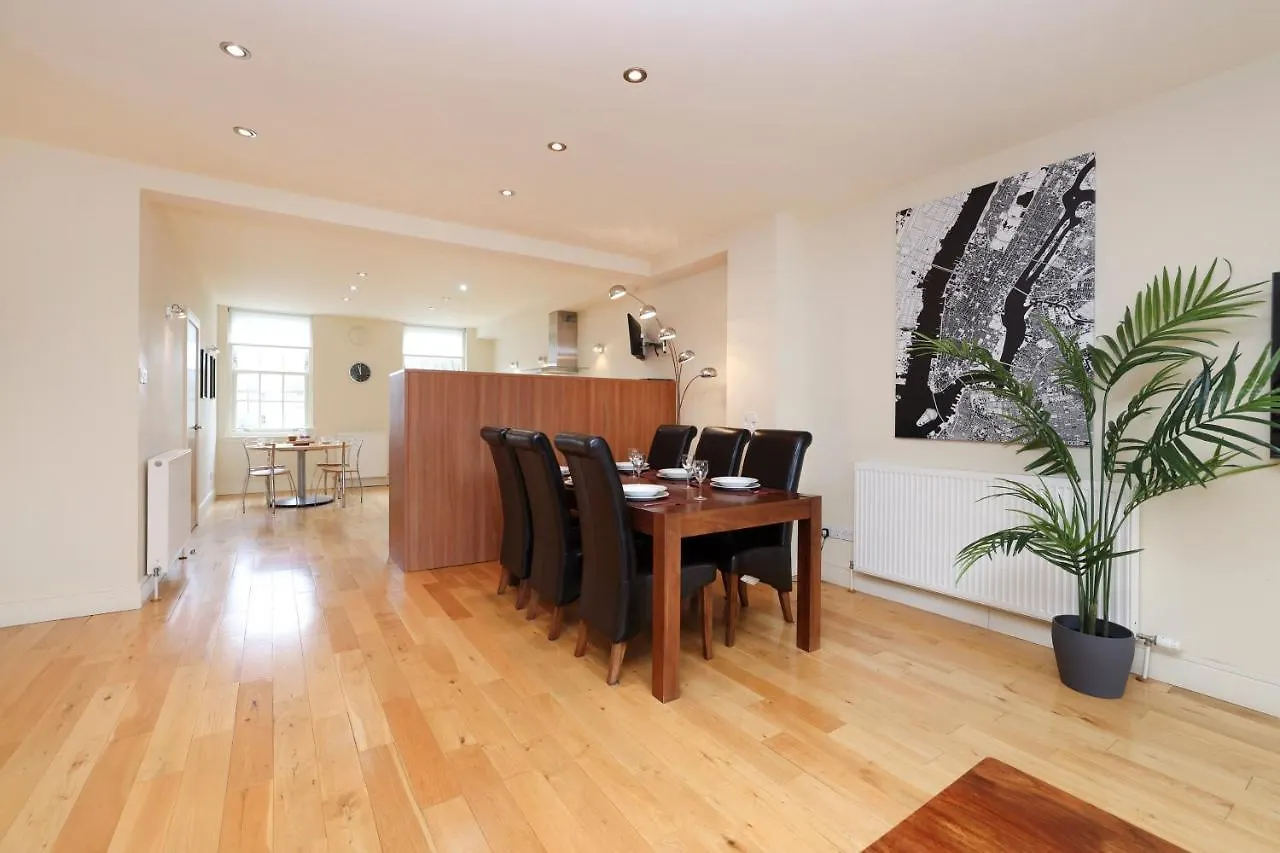 Joivy Spacious 2 Bed,2 Bath Flat, Free Parking And Rooftop Terrace Edinburgh 0*,  United Kingdom