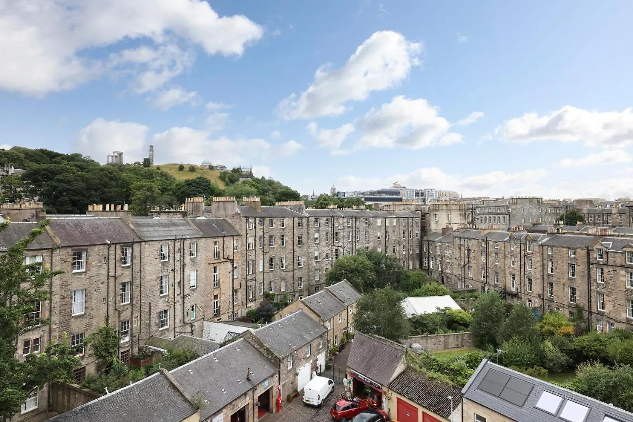 Apartment Joivy Spacious 2 Bed,2 Bath Flat, Free Parking And Rooftop Terrace Edinburgh United Kingdom